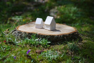 切り株と小さな家　エコイメージ