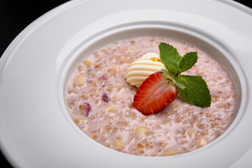 oatmeal with fruit and butter