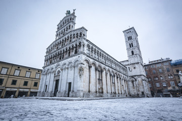 Piazza San Michele sotto la neve