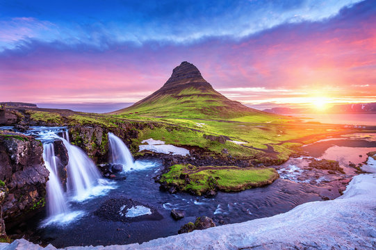 Fototapeta Kirkjufell at sunrise in Iceland. Beautiful landscape and sunrise.