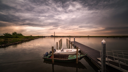 viaggio sul delta del Po al tramonto