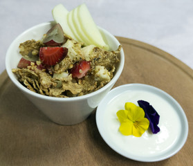 Breakfast cereal, yoghurt and edible flowers  - 198635335