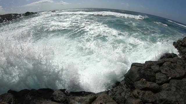 Riesenwellen an der Vulkank&uuml;ste bei El Cotillo, Fuerteventure, Kanaren, Spanien, Meer, Insel