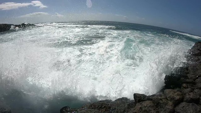 Riesenwellen an der Vulkank&uuml;ste bei El Cotillo, Fuerteventure, Kanaren, Spanien, Meer, Insel