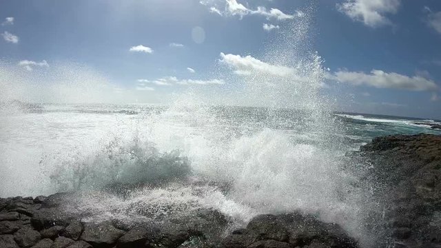 Riesenwellen an der Vulkank&uuml;ste bei El Cotillo, Fuerteventure, Kanaren, Spanien, Meer, Insel