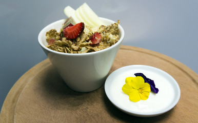 Breakfast cereal, yoghurt and edible flowers - 198637327