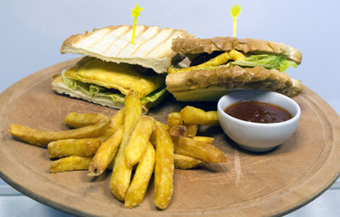 Omelette club sandwich, french fries, ketchup - 198638120