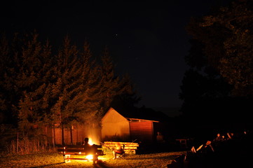 Ognisko przy domu © Andrzej