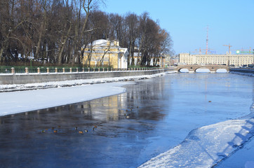 Санкт-Петербург, кофейный домик на набережной реки...