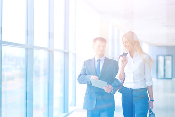 Fototapeta premium Businesspeople walking in the corridor of an business center