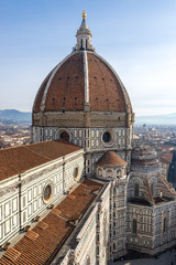 ジョットの鐘楼から見るサンタ・マリア・デル・フィオーレ大聖堂とフィレンツェの町並み