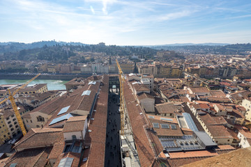 Fototapeta premium ヴェッキオ宮殿から見るフィレンツェ市街とウフィツィ美術館の風景