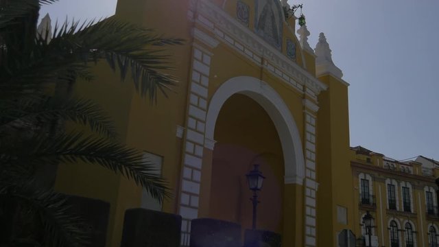 Tilt up of Arco de la Macarena