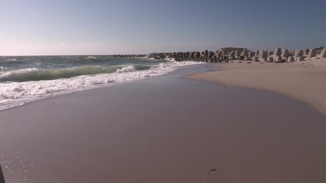 Tetrapod wave breakers at Sylt island, Germany. Tetrapoden auf Sylt.