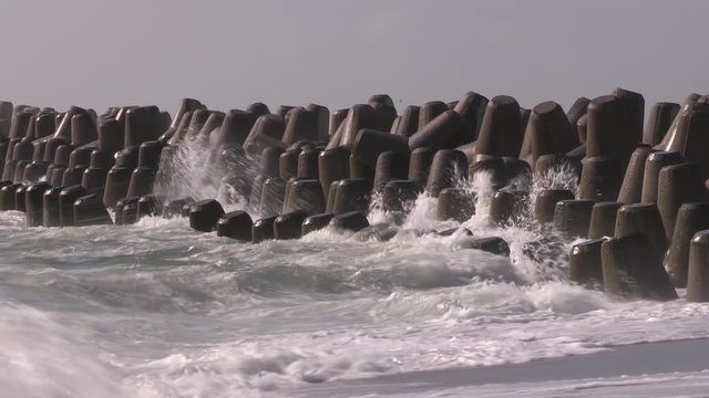 Tetrapod wave breakers at Sylt island, Germany. Tetrapoden auf Sylt.