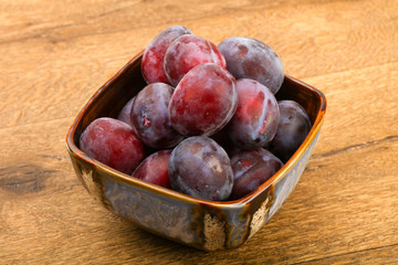 Plums in the bowl