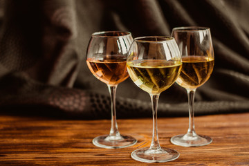 different types of wines and shapes of glasses