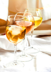 different types of wines and shapes of glasses