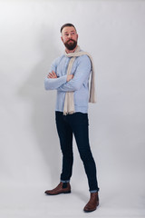 Mann modisch gekleidet f&uuml;r den Fr&uuml;hling