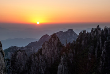 Beginning to believe peak sunrise, Huangshan Mountains (Anhui, China)