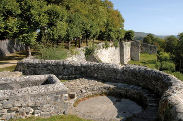 Fototapeta na wymiar Château-Thierry, vestiges des remparts du château médiéval, Aisne, France