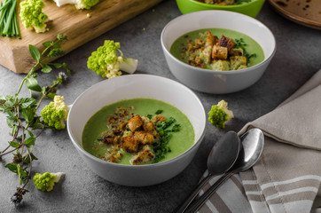 Green cauliflower soup
