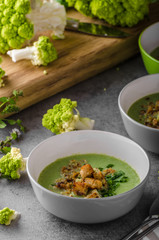 Green cauliflower soup