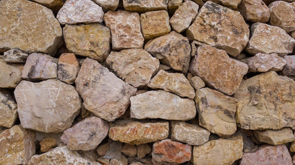 Stone masonry with large stones