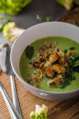 Green cauliflower soup