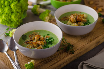 Green cauliflower soup