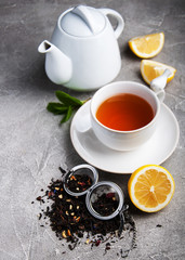 Obraz na płótnie Canvas Tea with lemon and mint