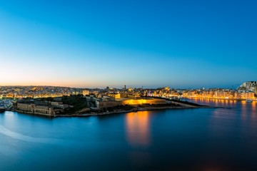 Fototapeta na wymiar Panorama of Valletta and Fort Manoel, Malta