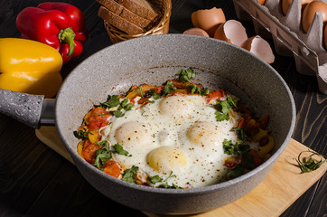 Scrambled eggs with sweet pepper in a frying pan.