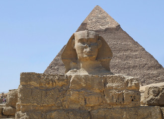 picture of the sphinx in egypt with pyramid in the background