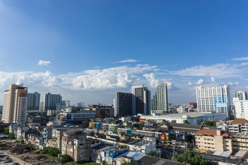 Fototapeta na wymiar Bangkok skyline cityscape with construction building