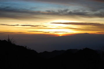 Lever de soleil volcan Batur Bali Indonésie