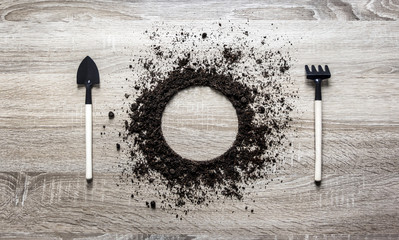 wood background concept earth piled circle disc spoon paddle fork rake setting texture landing 
