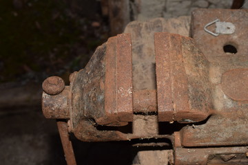 Rusty vise