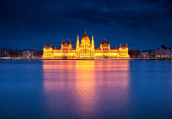 Fototapeta na wymiar Famous Hungarian Parliament in dusk