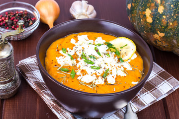 Vegetable diet cream soup with goat cheese