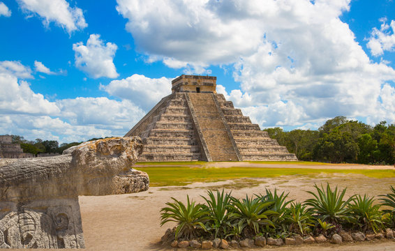 Mexico, Chichen Itza, Yucatn. Mayan pyramid of Kukulcan El Castillo 
