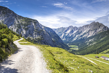 Wanderweg in den Alpen