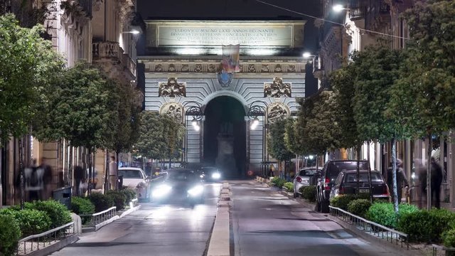 Timelapse of the traffic under the Triumphal Arch