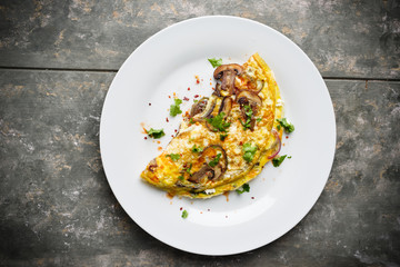 Omelett mit Pilzen - Omelette with mushrooms