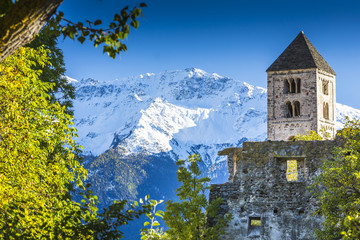 Italien, Südtirol, Vinschgau, Mals, romanischer Turm St. Benedikt - obrazy, fototapety, plakaty