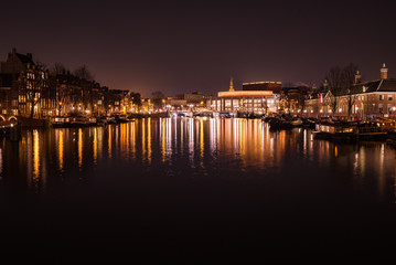 Fototapeta na wymiar Amsterdam bei Nacht
