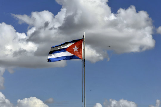 Die kubanische Flagge im Wind, Kuba, Große Antillen, Karibik, Mittelamerika, Amerika, Mittelamerika
