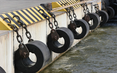 Rubber bumpers at the quay