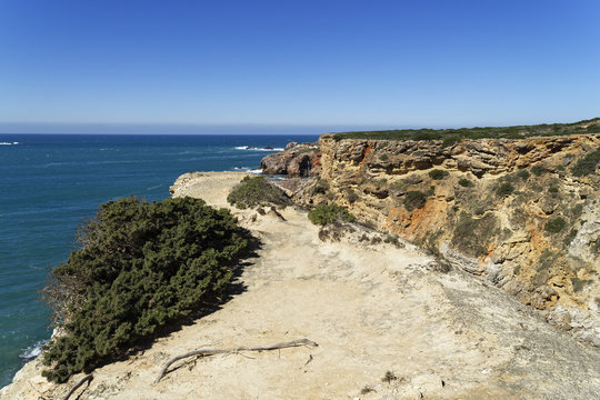Felsk&uuml;ste am Atlantik im Parque Natural do Sudoeste Alentejano e Costa Vicentina, Algarve, Portugal, Europa