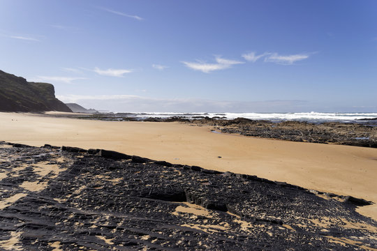 Strand bei Rogil, Praia da Samouqueira, Algarve, Portugal, Europa